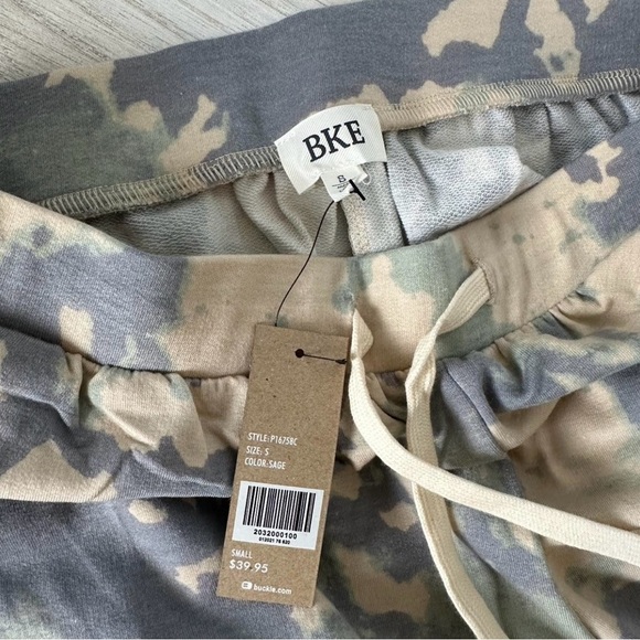 Women’s BKE Tie Dye Cozy Joggers Sweatpants Small Light Blue and Cream - Picture 5 of 5